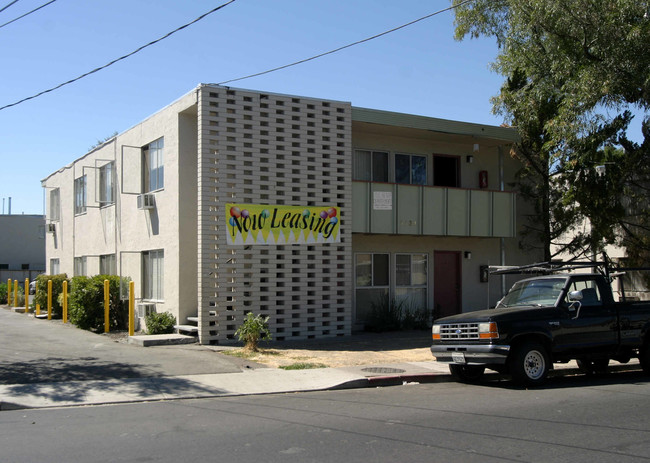 1131 Virginia Ln in Concord, CA - Foto de edificio - Building Photo