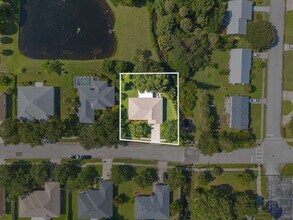 424 Brown Ave in Melbourne, FL - Foto de edificio - Building Photo