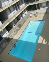 Southoaks Pointe Apartments in Van Nuys, CA - Building Photo - Building Photo