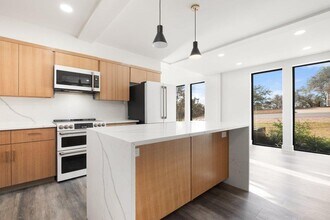 8610 Grandview Dr in Jonestown, TX - Building Photo - Building Photo