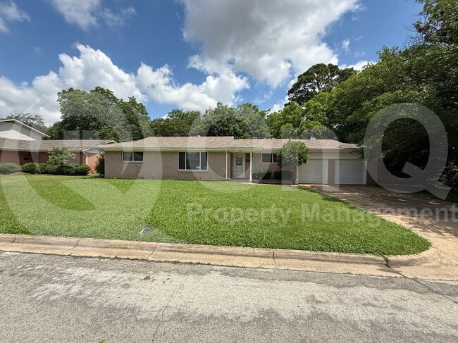 property at 1511 University Dr