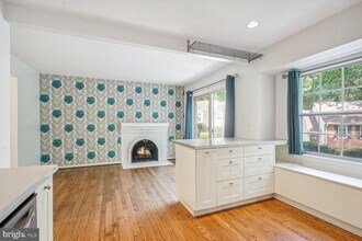 9909 Hemlock Woods Ln in Burke, VA - Building Photo - Building Photo