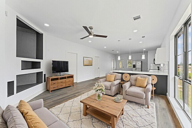 365 Rd 5605 in Cleveland, TX - Building Photo - Building Photo