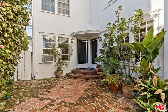 441 1/2 S Palm Dr in Beverly Hills, CA - Building Photo - Building Photo