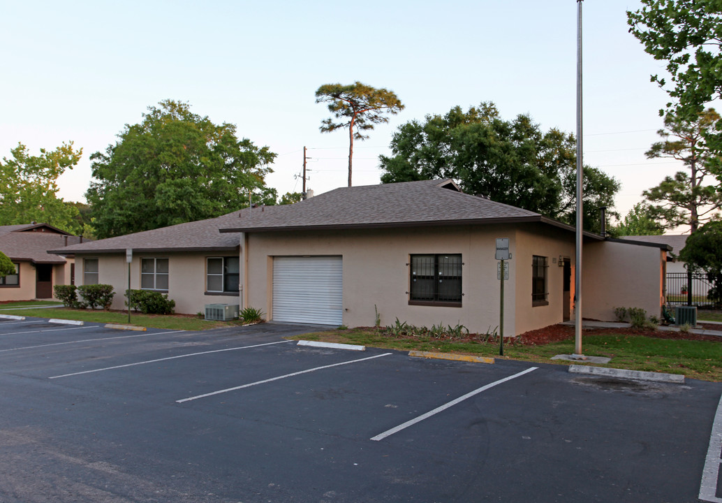 Omega Apartments in Orlando, FL - Foto de edificio