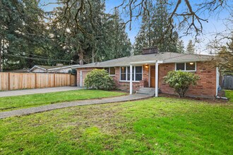 19515 Fremont Ave N in Shoreline, WA - Building Photo - Building Photo