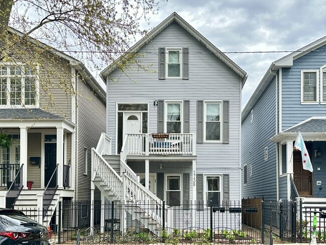 property at 1738 W Nelson St