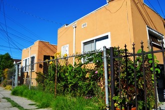 1214 S Mariposa Ave in Los Angeles, CA - Building Photo - Building Photo