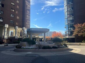 1600 N Oak St in Arlington, VA - Foto de edificio - Building Photo
