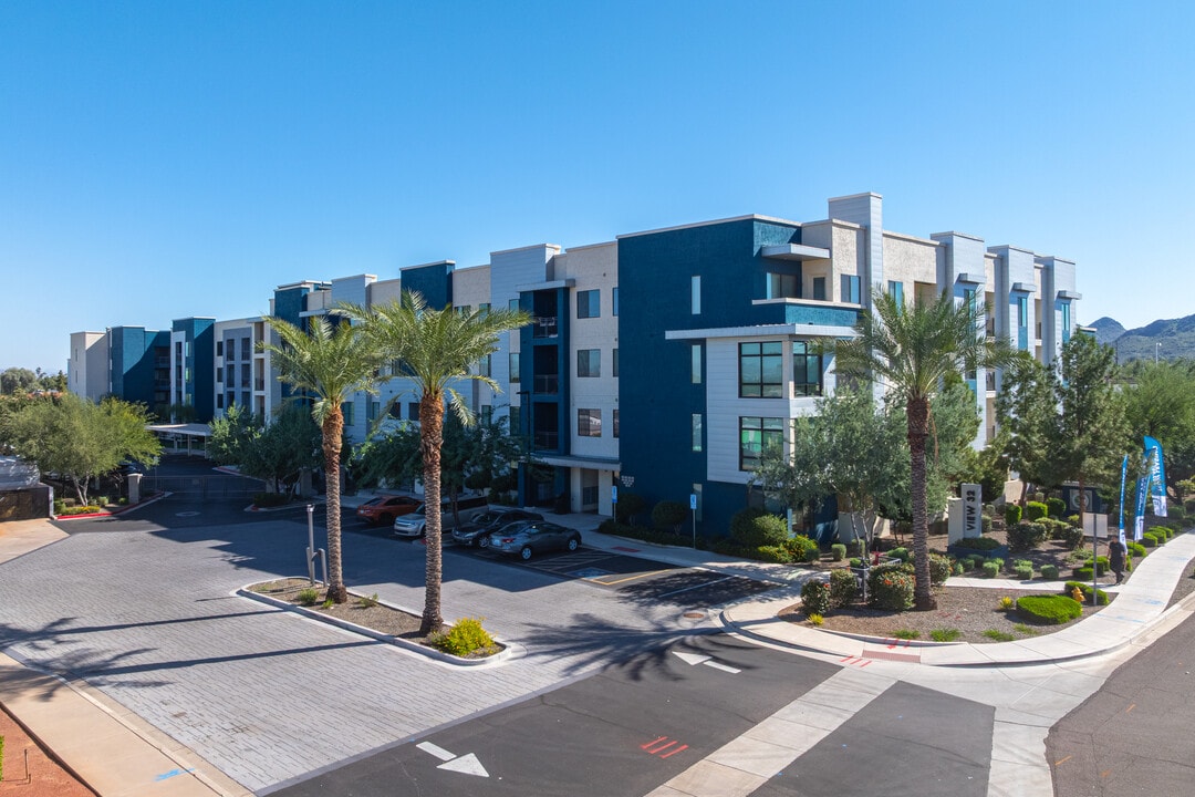 View 32 in Phoenix, AZ - Building Photo