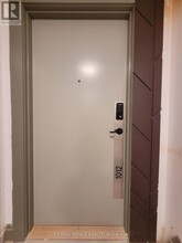 5105-5105 Hurontario St in Mississauga, ON - Building Photo - Building Photo