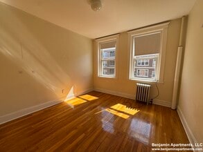 8 Vinal St, Unit 4 in Boston, MA - Foto de edificio - Building Photo