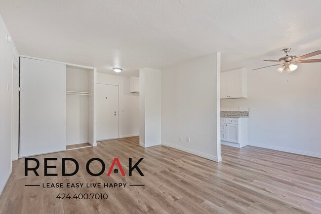 17830 Sherman Way in Los Angeles, CA - Building Photo - Building Photo