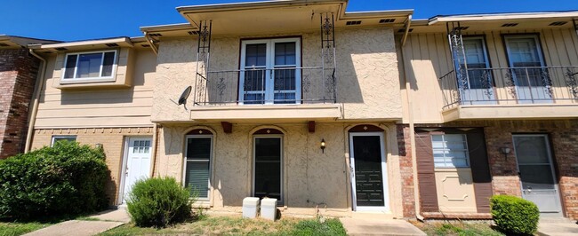 66 E Mountain Creek Dr in Grand Prairie, TX - Building Photo - Building Photo