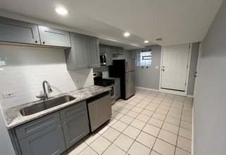 2300 S Ridgeway Ave, Unit 2s in Chicago, IL - Building Photo - Building Photo