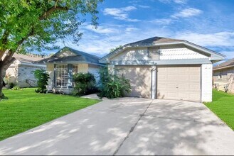 15938 Mission Village Dr in Houston, TX - Building Photo - Building Photo