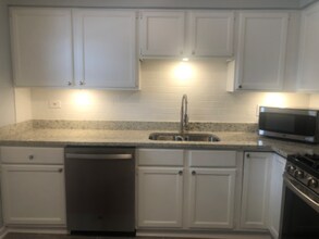 6044 N Melvina Ave in Chicago, IL - Building Photo - Building Photo