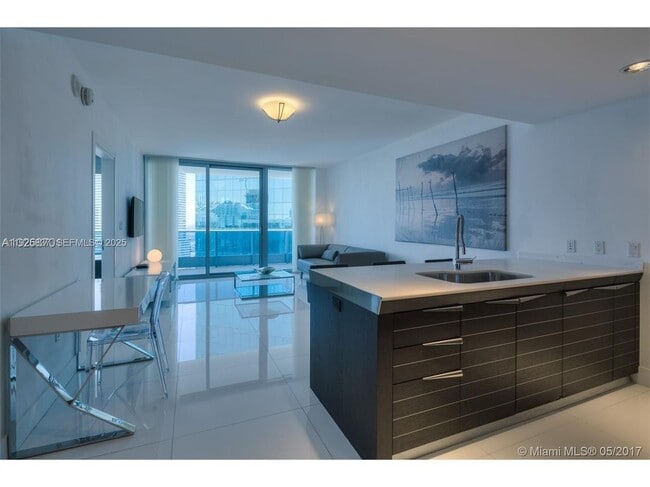 200 Biscayne Blvd Way in Miami, FL - Building Photo - Building Photo