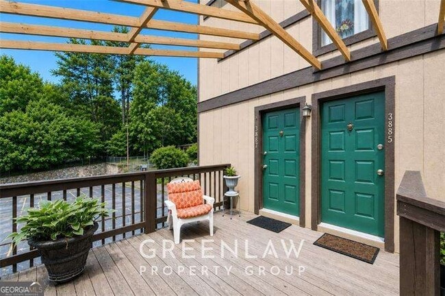 property at 3885 Cedar Cir