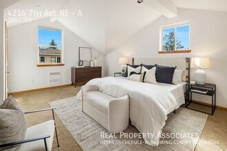 4216 7th Ave NE in Seattle, WA - Foto de edificio - Building Photo