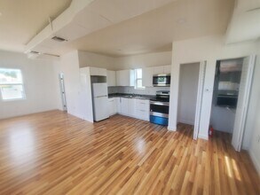 137 SE 1st Ave in Dania Beach, FL - Building Photo - Building Photo