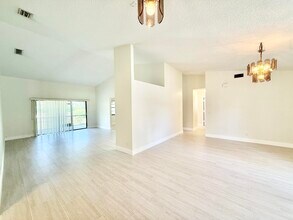 8686 Eagle Run Dr in Boca Raton, FL - Building Photo - Building Photo