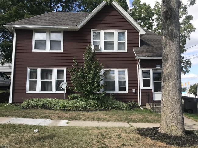 406 W Washington Ave in Jackson, MI - Foto de edificio - Building Photo