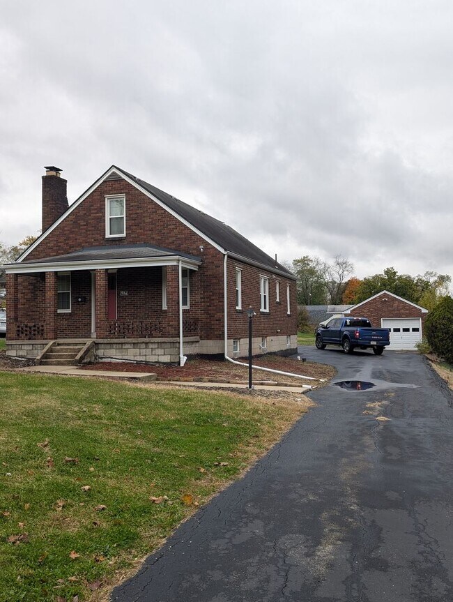 604 Clay Pike in Irwin, PA - Building Photo - Building Photo