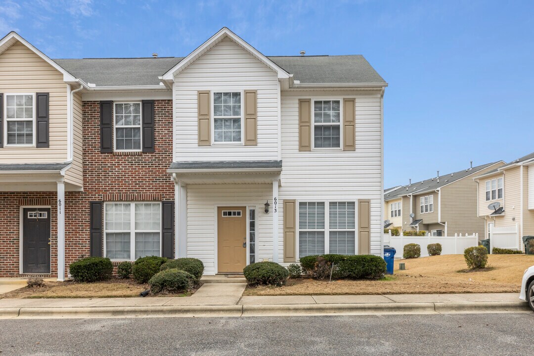 6013 San Marcos Way in Raleigh, NC - Foto de edificio
