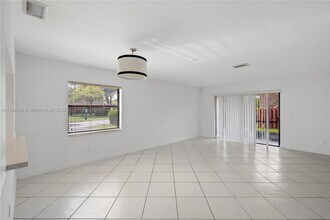 10491 NW 6th St in Pembroke Pines, FL - Building Photo - Building Photo