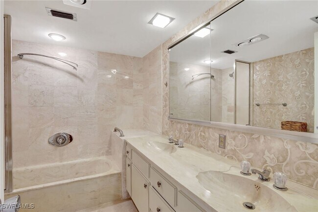 property at 1919 Gulf Shore Blvd N