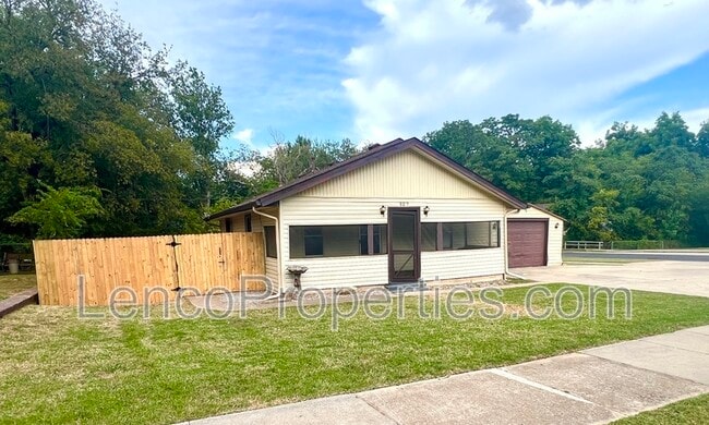 327 S Ponca Ave in Norman, OK - Building Photo - Building Photo