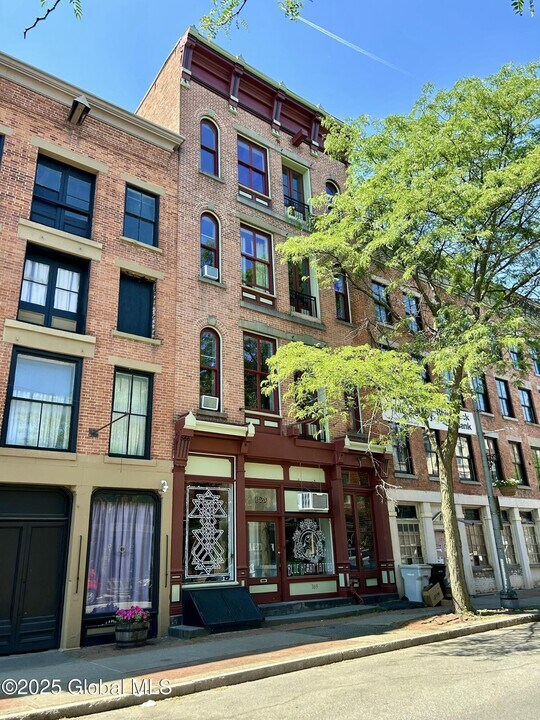 169 River St in Troy, NY - Building Photo
