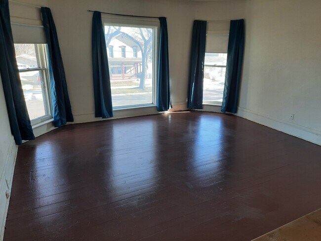 412 S Washington St, Unit Upper