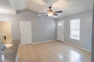 2913 E 51st St in Austin, TX - Building Photo - Building Photo