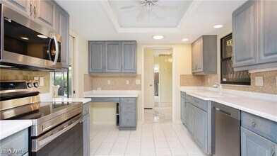 319 Reynolds Ct in Naples, FL - Foto de edificio - Building Photo