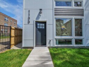 1139 S Mozart St, Unit 1 in Chicago, IL - Building Photo - Building Photo