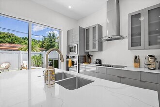 3331 SW 29th Terrace in Miami, FL - Building Photo - Building Photo