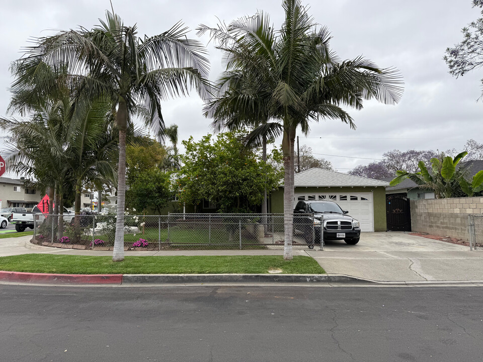 1024 S Standard Ave in Santa Ana, CA - Building Photo