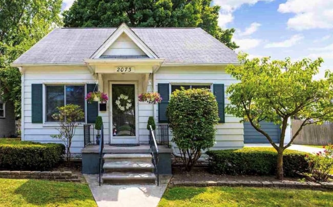 property at 2073 Ridgemont Rd