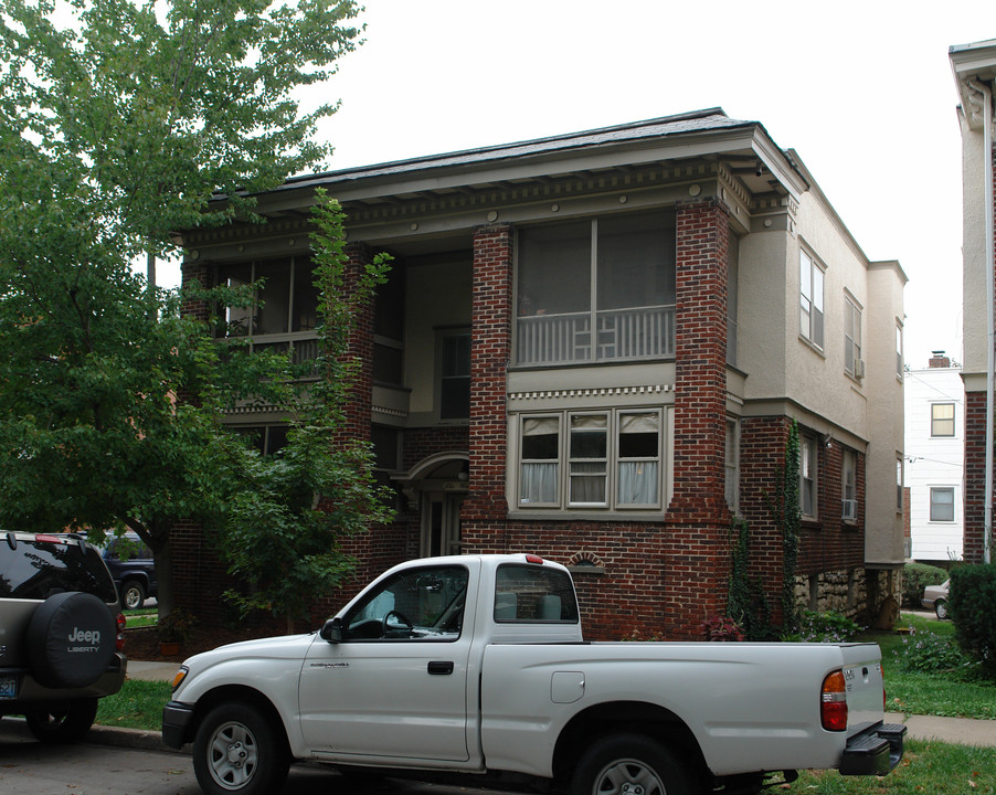 5101 Wyandotte St in Kansas City, MO - Foto de edificio