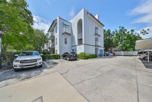 2314 S Clewis Ct in Tampa, FL - Building Photo