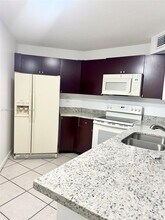 10237 NW 9th St Cir in Miami, FL - Building Photo - Building Photo