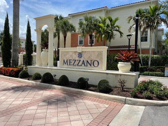 property at 9905 Baywinds Blvd