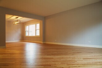 7323 N Karlov Ave in Lincolnwood, IL - Building Photo - Building Photo