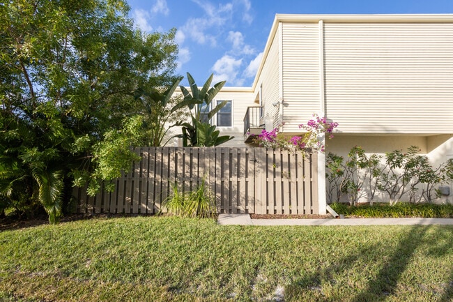 1640 Shaker Cir in Wellington, FL - Building Photo - Building Photo