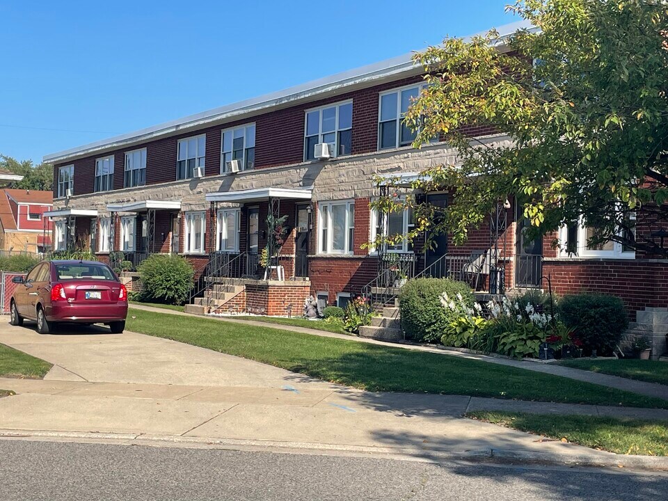 1801 Lake Ave, Unit 7 in Whiting, IN - Foto de edificio