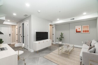 1225 Leopard St in Philadelphia, PA - Building Photo - Interior Photo