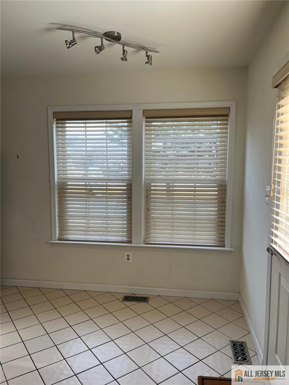 27B Benjamin Franklin Dr in Monroe Township, NJ - Building Photo - Building Photo