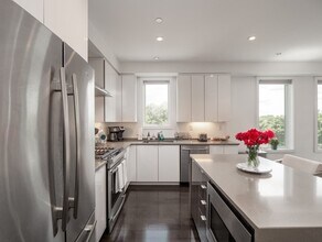 2 W Sixth St in Boston, MA - Building Photo - Building Photo